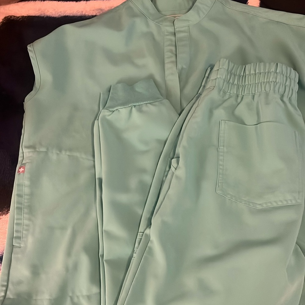 Figs surgical green scrubs